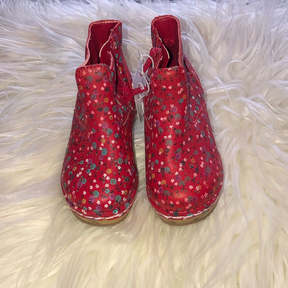 Red Clogs - Picture 2 of 3